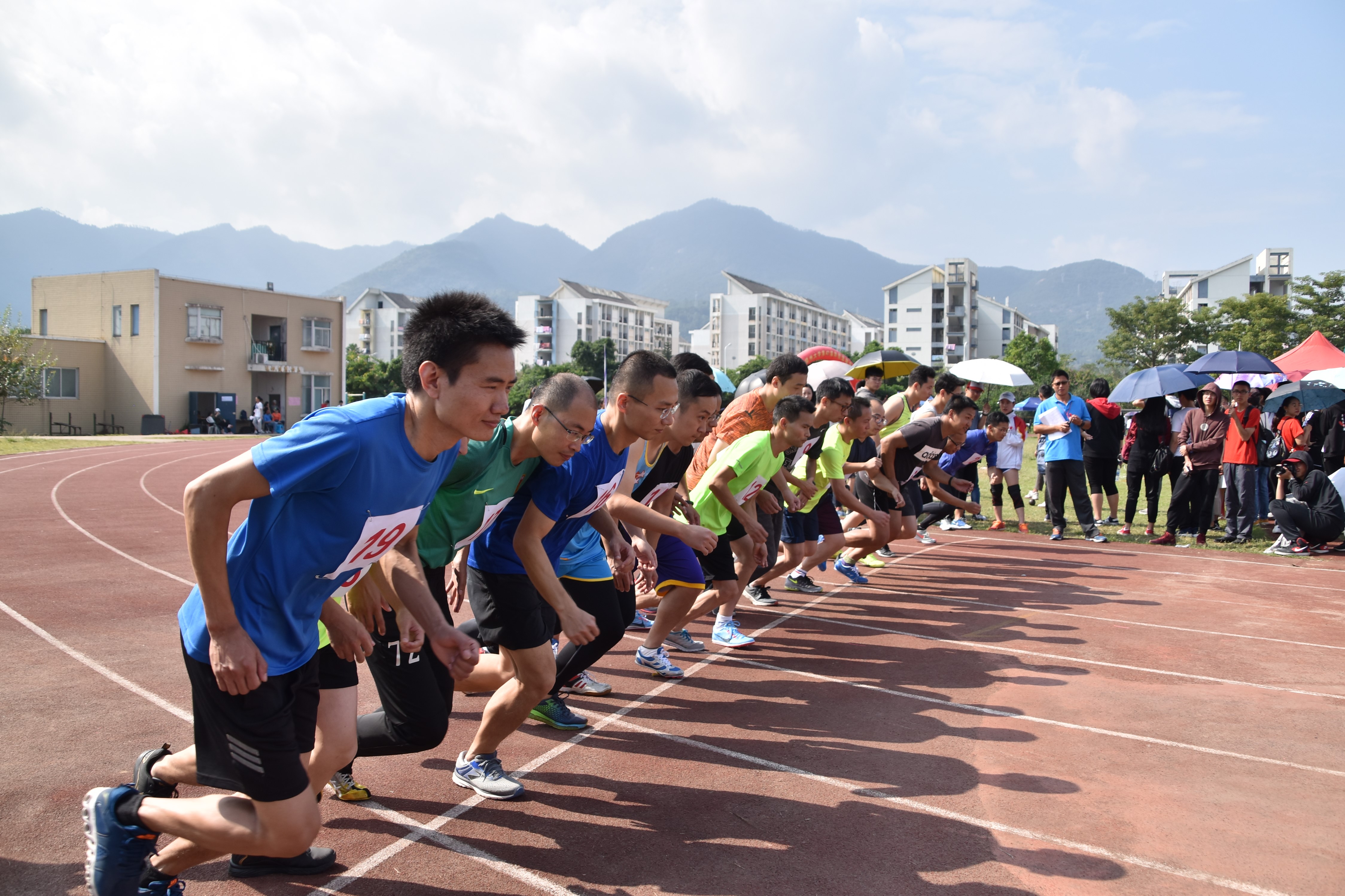 动漫屋
 男教青1500米 侯晓东