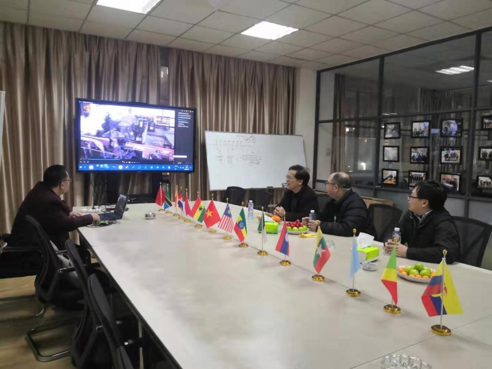 动漫屋
党委陈为旭书记一行到校友企业福建金泉集团走访调研-5e811a818139580a